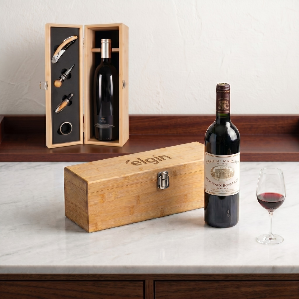 Case Cask em bambu com garrafa de vinho e taça